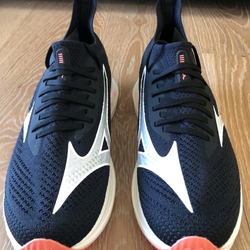 Mens size US 9 - Mizuno Wave Neo Zen - Black/Neon Orange - LIKE NEW CONDITION - Picture 2 of 6